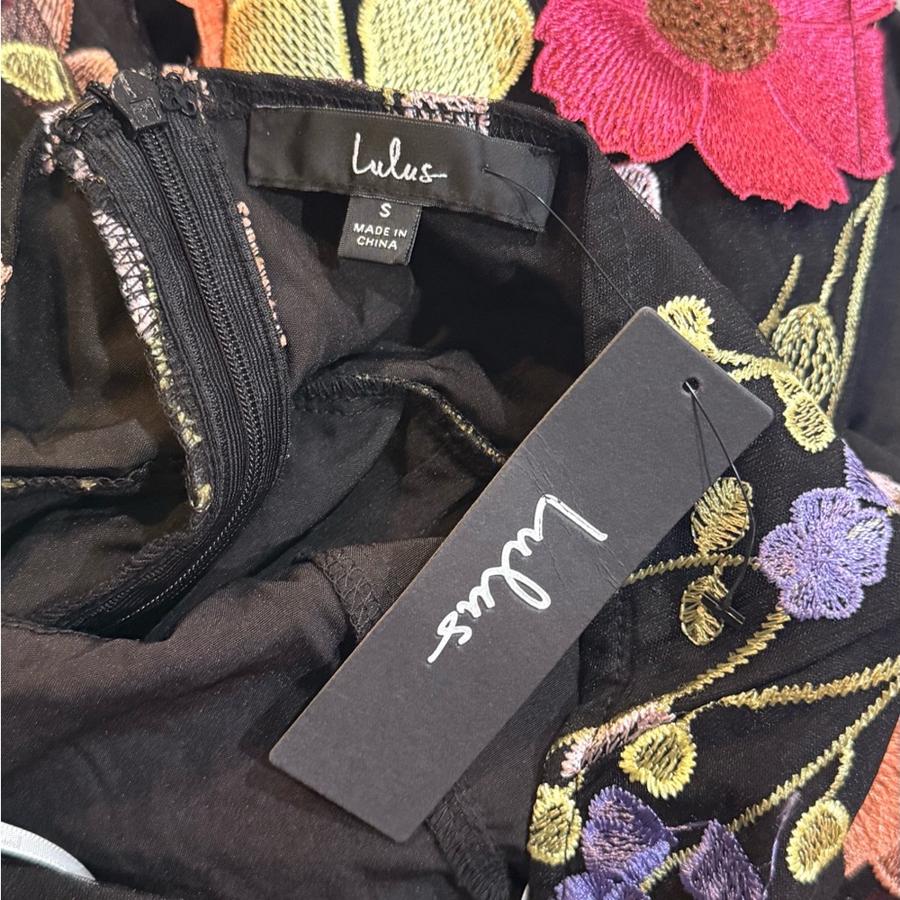 Women’s NWT Lulus Unique Impression Black 3D floral embroidered midi dress-Small - Picture 9 of 9